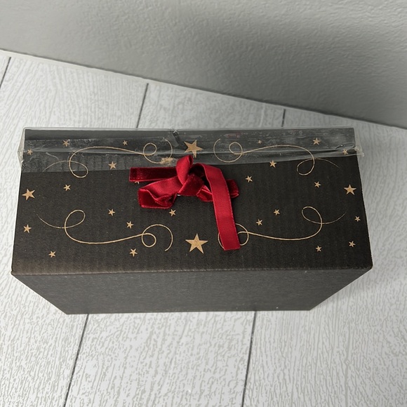 Johanna Parker Design Magenta Penguin Salt & Pepper Shakers Set NIB - Picture 4 of 4